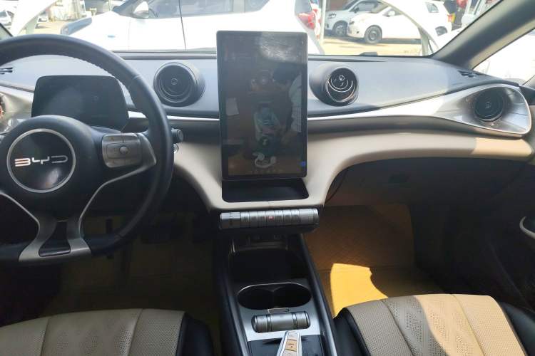 Used BYD Dolphin 2024 Honor Edition 420km Fashion Version Audio And AC Panel