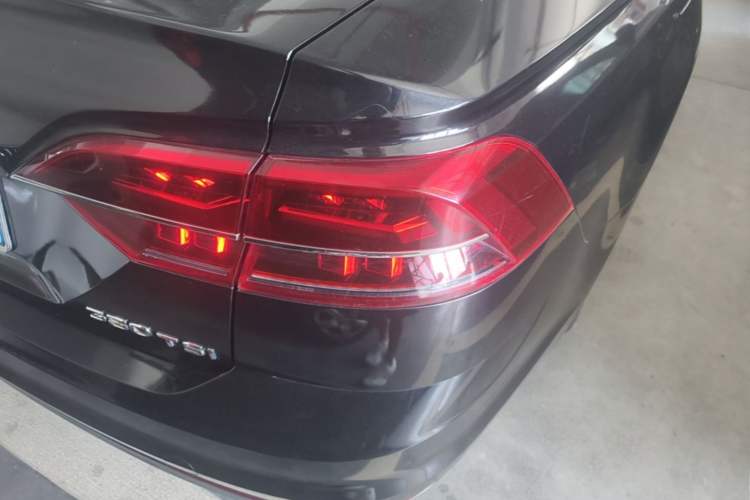 Used Volkswagen Phideon 2016 380TSI Two-Wheel-Drive Executive Version