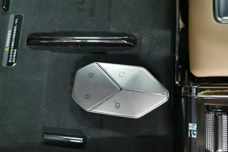 Used Formula Leopard 8 2025 Smart & Brave Flagship Edition 7 Seats