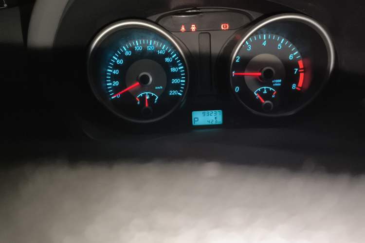 Used Buick Excelle 2015 1.5L Automatic Classic Model Odometer Close Up