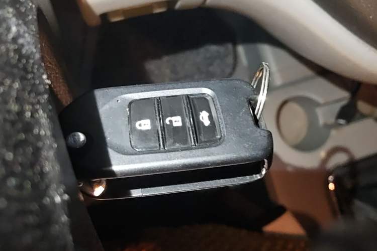 Used FORTHING Lingzhi 2017 M3L 1.6L 7-Seater Comfort Model Vehicle Key