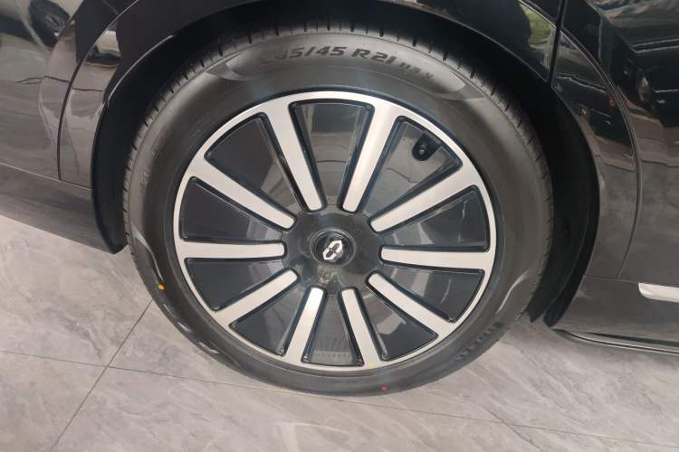 Used Hima AITO M9 2025 Extended-Range Max Version 52 kWh 6-Seater Edition Exterior 5