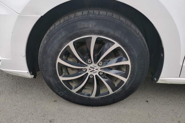 Used Volkswagen Jetta 2017 1.4L Manual Fashion Edition Left Front Wheel Hub