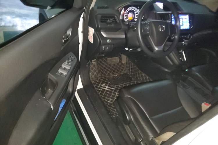 Used Honda CR-V 2015 2.0L two-wheel drive Fashion Edition Interior 3