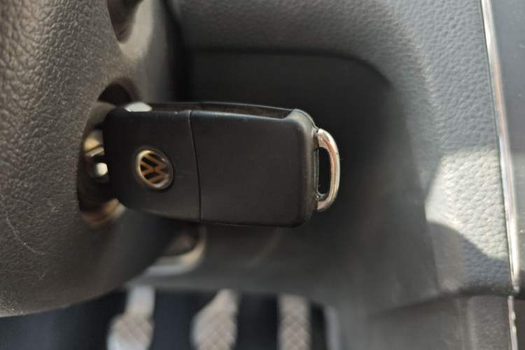 Used Volkswagen Santana 2016 1.6L Manual Comfort Edition
