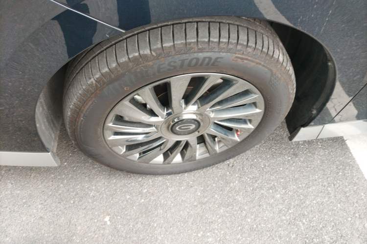 Used GAC Trumpchi M8 2023 Zongshi Series Dual-Motor Supreme Edition Exterior 4