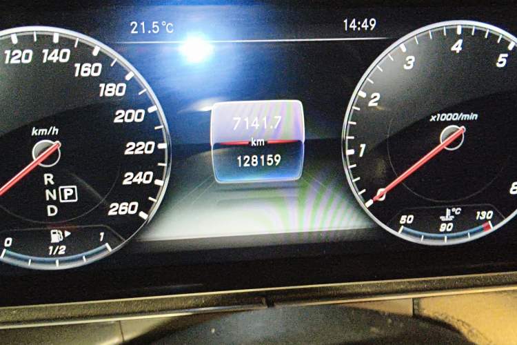 Used Mercedes-Benz E-Class 2018 E 300 L Sport Luxury Edition Odometer Close Up