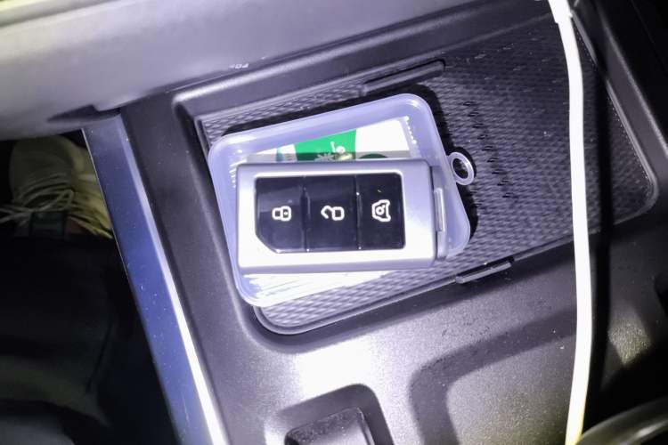 Used 212 T01 2024 2.0T Explorer