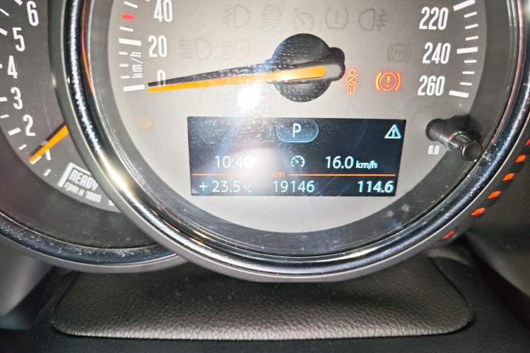 Used MINI 2016 1.5T COOPER Performance Edition 5-door version Odometer Close Up