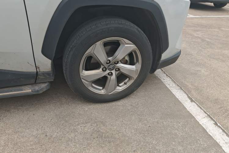 Used Toyota RAV4 2022 2.0L CVT Two-Wheel Drive Fashion Plus Edition Right Front Wheel Hub