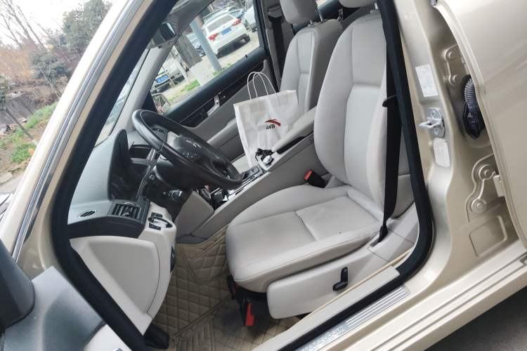 Used Mercedes-Benz C-Class 2010 C 180K Classic model