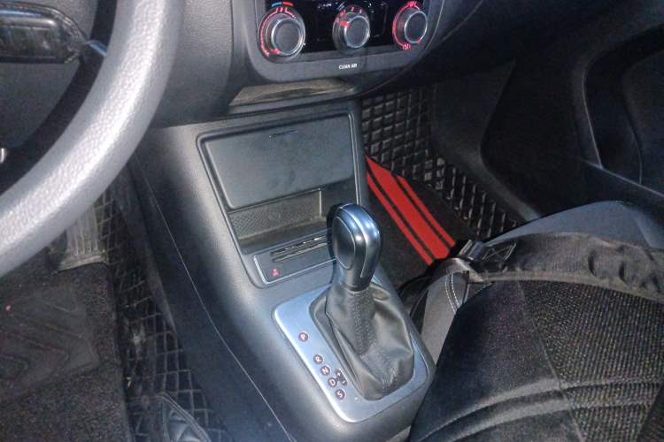 Used Volkswagen Tiguan L 2017 300TSI Automatic Two-Wheel Drive Silk Road Luxury Edition
