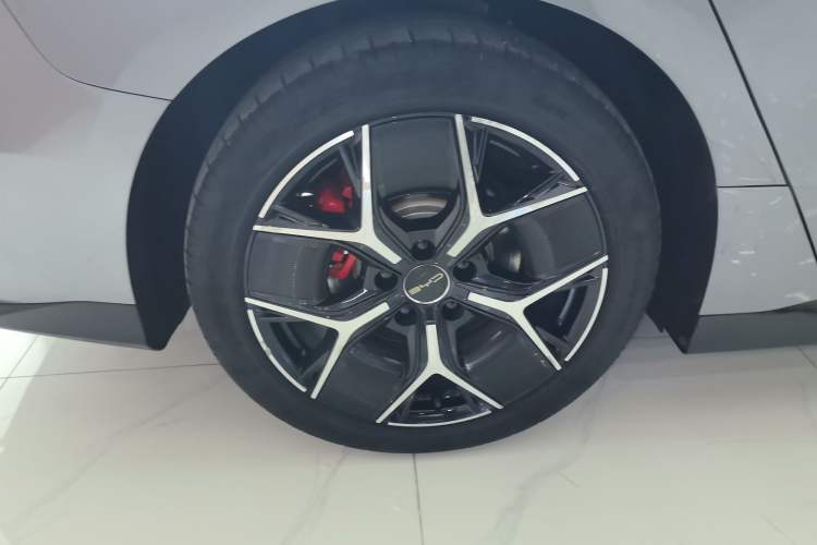 Used BYD Han 2022 EV Genesis Edition 715KM Front-Wheel-Drive Prestige Model
