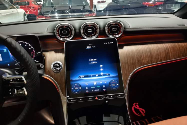 Used Mercedes-Benz GLC 2025 Refreshed GLC 300 L 4MATIC Dynamic Version 5 Seats Audio And AC Panel