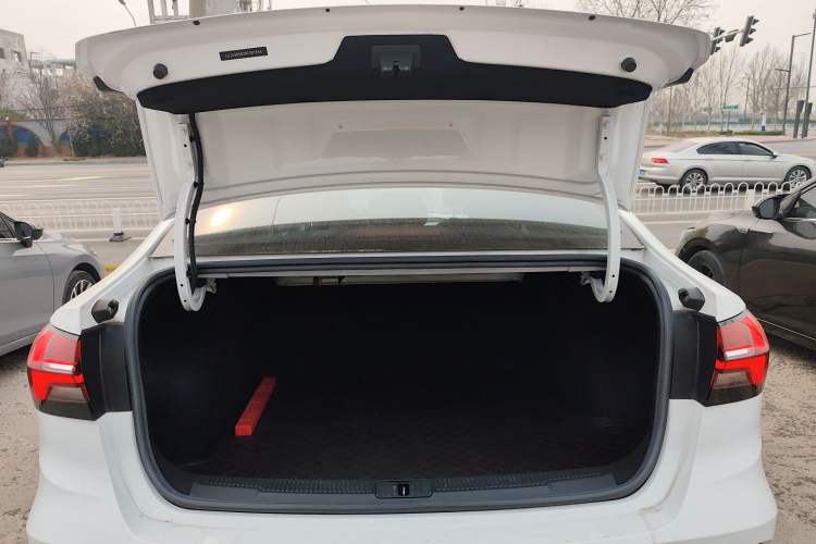 Used Roewe i5 2021 Revised Version 1.5L CVT Diamond Edition
