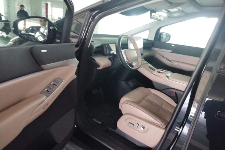 Used XPeng X9 2024 702 Ultra-Long Range Pro