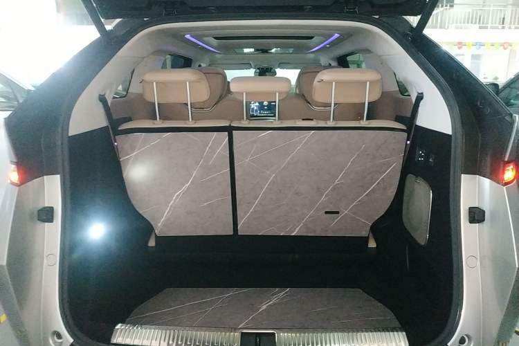 Used XPeng X9 2024 610 Long-Range Pro
