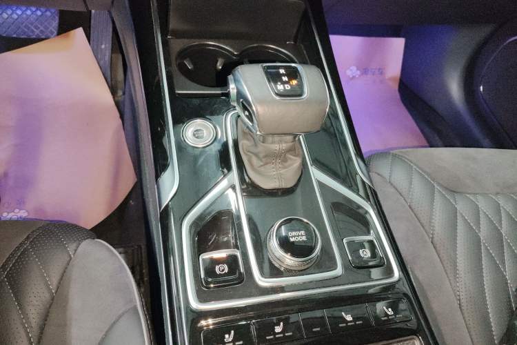 Used Hongqi HS5 2022 Revised Version 2.0T Smart Connect Flagship Edition Gear Lever