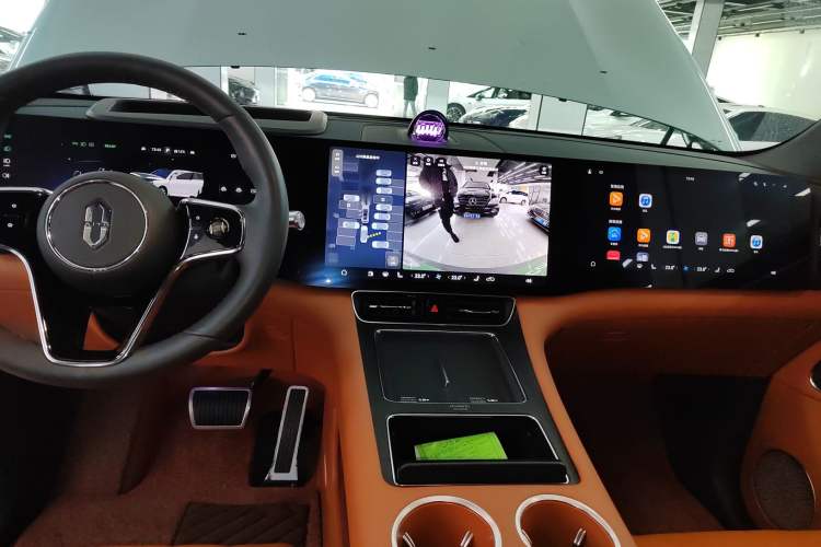 Used Hima AITO M8 2025 Extended-Range Max+ Version 53.4 kWh 5-Seater Edition Audio And AC Panel