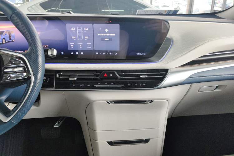 Used Buick Century 2023 2.0T Seven-Seater Yinshi Edition Audio And AC Panel