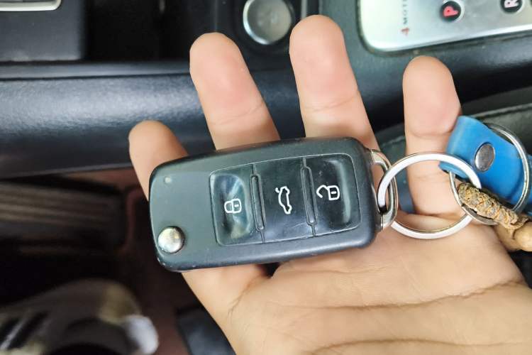 Used Volkswagen Tiguan 2015 2.0 TSI Automatic All-Wheel Drive Luxury Edition Vehicle Key