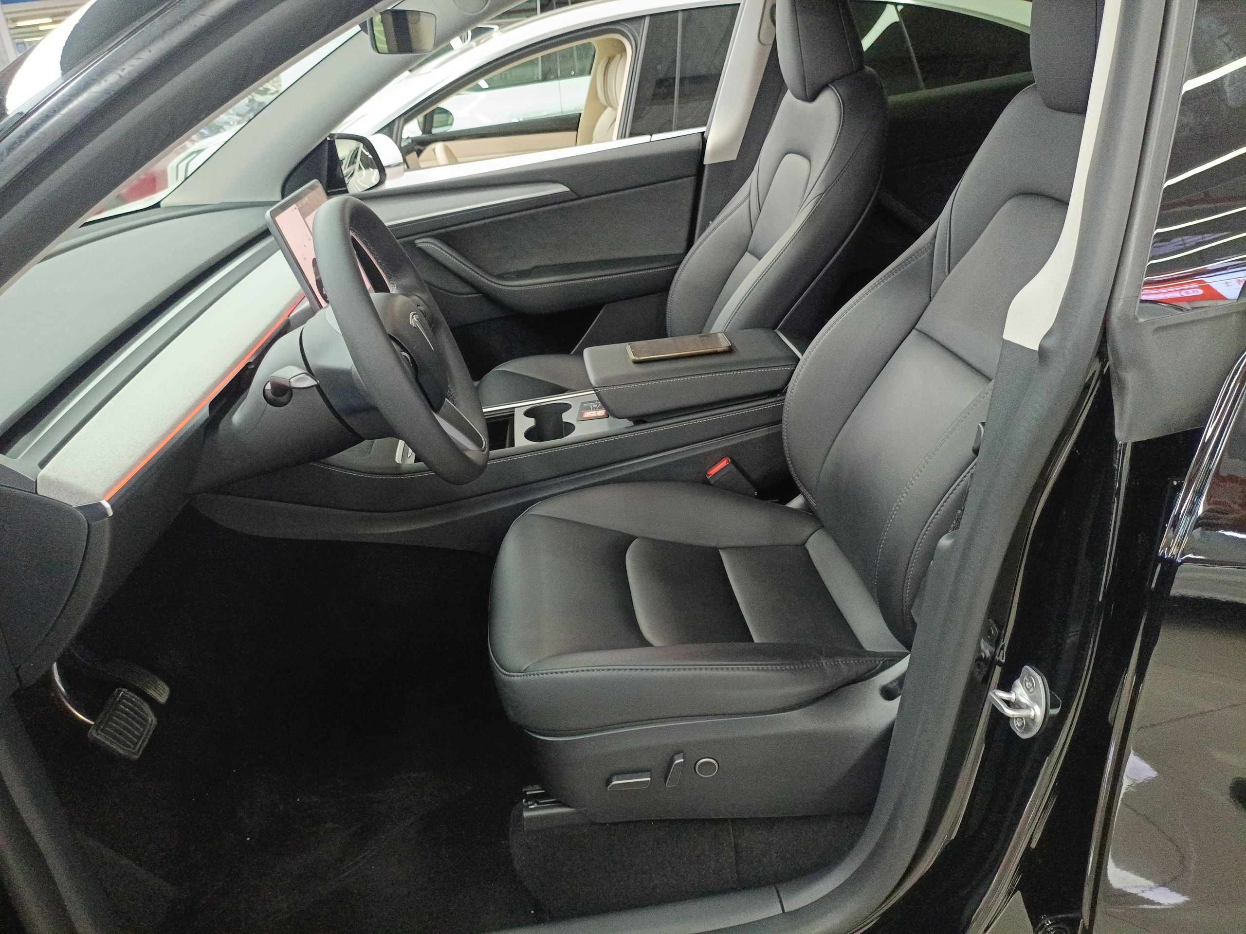 Переднее сиденье в автомобиле