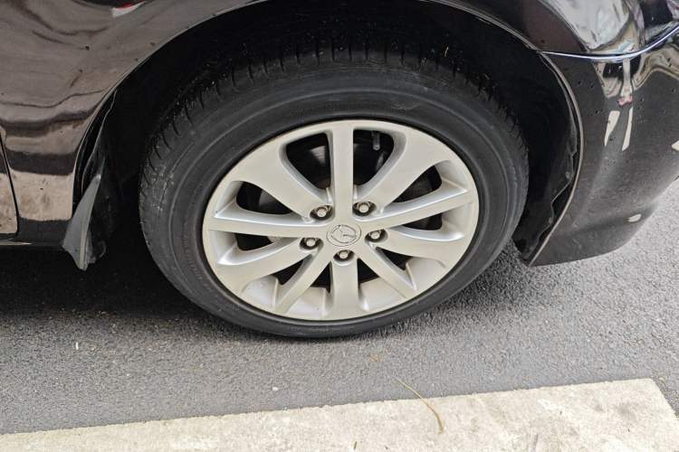 Used Mazda 6 2011 2.0L Automatic Fashion Edition Right Front Wheel Hub