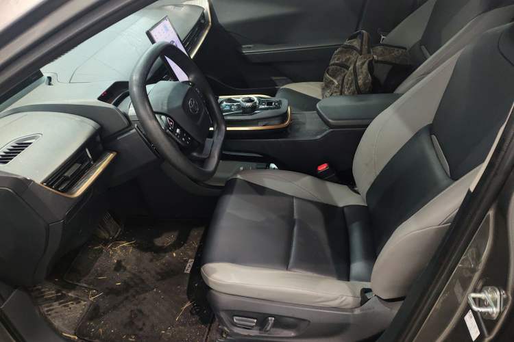 Used Toyota bZ3 2023 616 km Long-Range PRO Left Front Seat