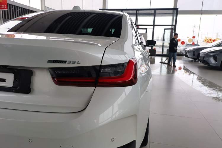 Used BMW i3 2024 eDrive 35 L
