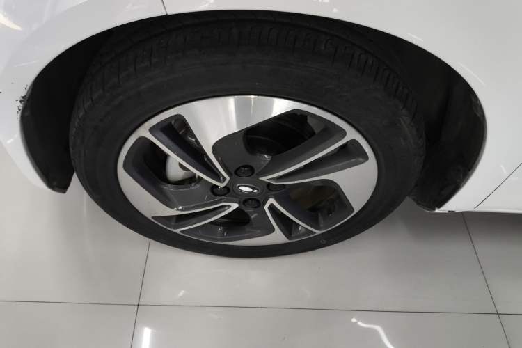 Used ORA White Cat 2020 305 km Luxury Version Left Front Wheel Hub