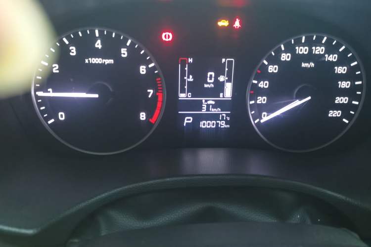 Used Hyundai ix25 2015 1.6L Automatic Two-Wheel-Drive Deluxe DLX Model
