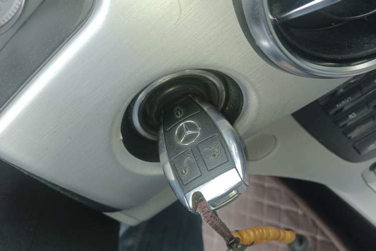 Used Mercedes-Benz GLK-Class 2013 GLK 300 4MATIC Dynamic Sunroof Model