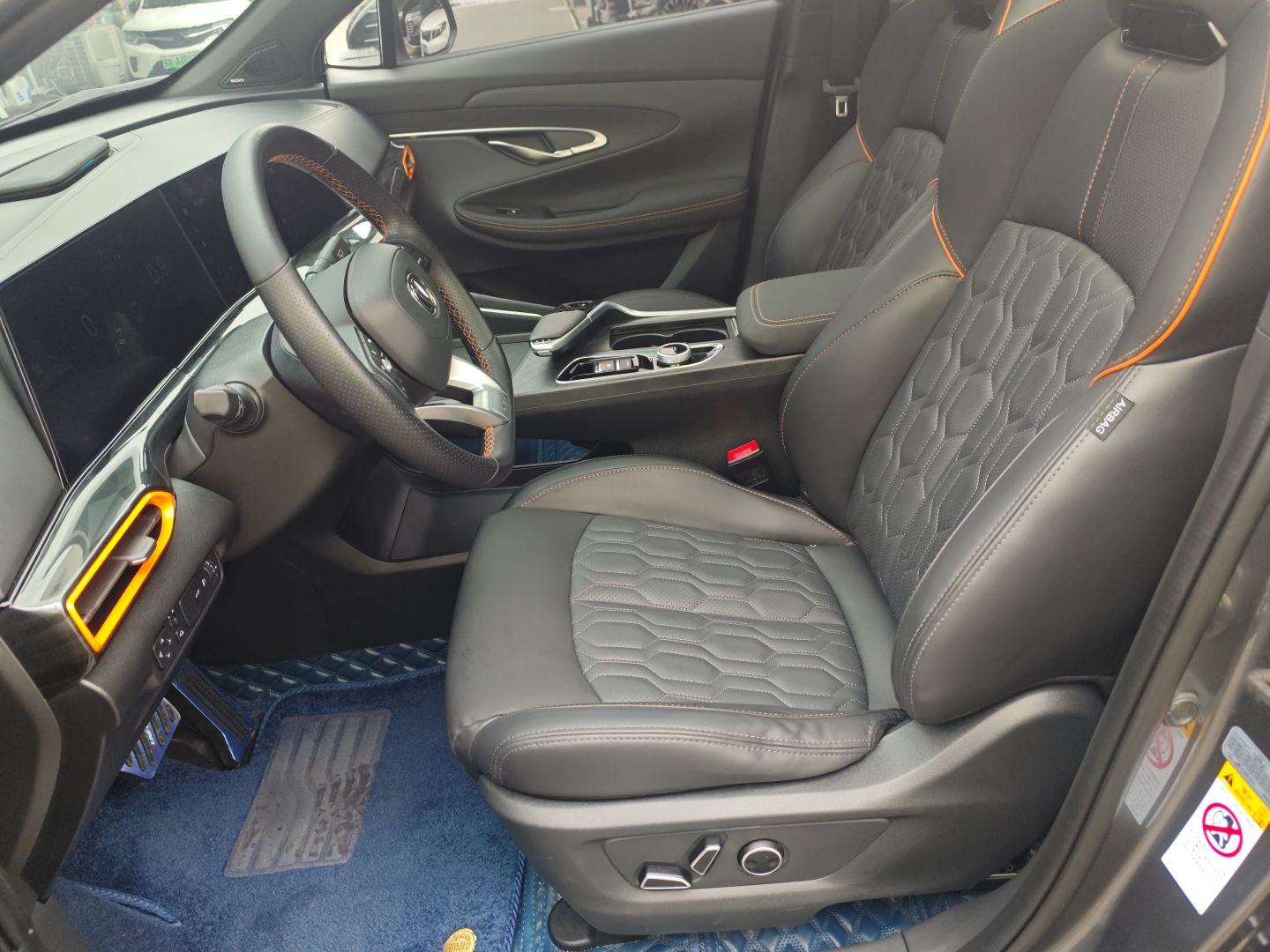 Переднее сиденье в автомобиле