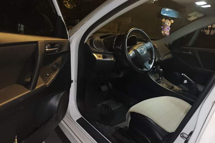 Used Mazda 3 2013 Hatchback 1.6L Automatic Elite Model Driver Seat