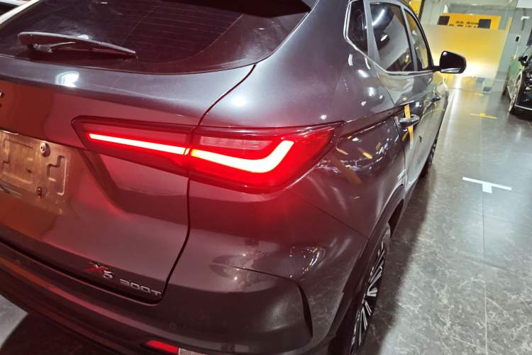 Used CHANGAN OSHAN X5 2021 1.5T DCT Prestige Edition Right Rear Taillight