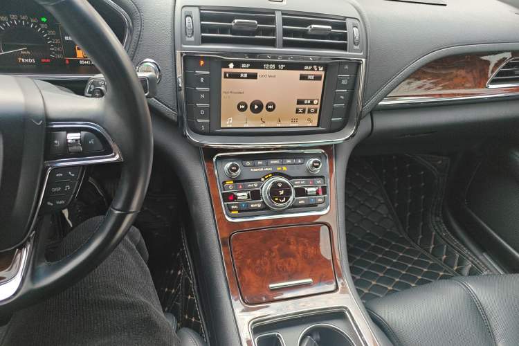 Used Lincoln Continental 2018 2.0T Two-Wheel Drive Deluxe Edition Audio And AC Panel