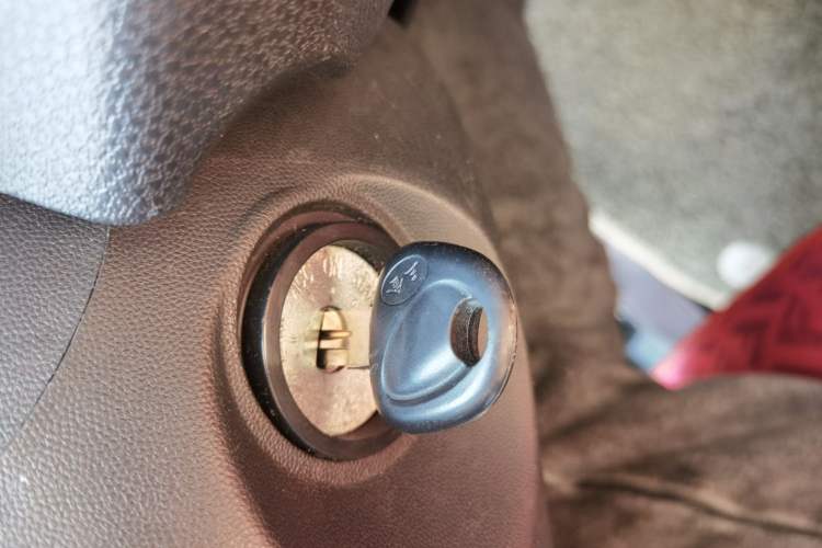 Used Lifan Auto 330 2014 1.3L Manual Standard Edition
