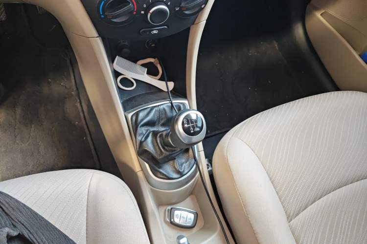 Used Hyundai Verna (older generation) 2014 1.4L Manual Top-Tier Model TOP Gear Lever