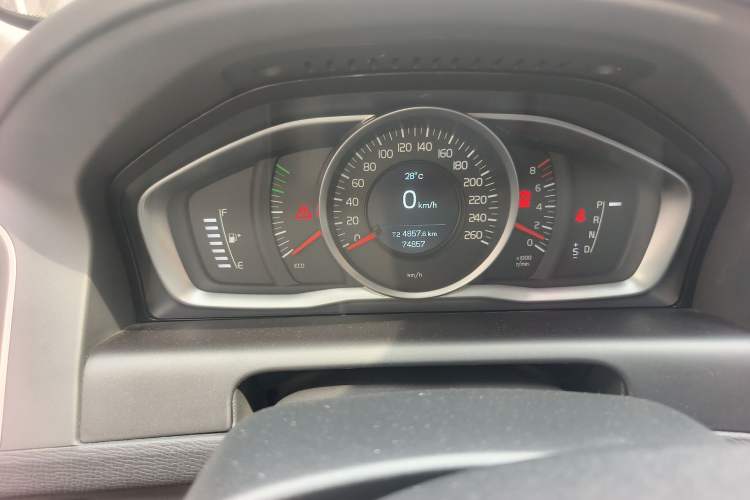 Used Volvo XC60 2017 T5 Smart Upgrade Edition Odometer Close Up