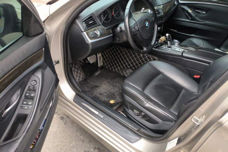 Used BMW 5 Series 2013 530Li Leading Model
