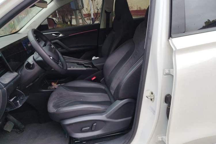 Used Roewe D5X DMH 2024 135 Tech Edition
