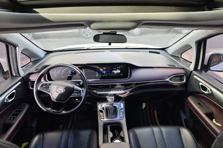 Used GAC Trumpchi M6 2021 270T DCT Luxury Edition (7-seater) Center Console