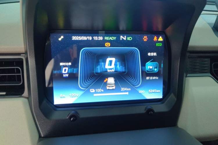 Used Chery QQ Ice Cream 2024 Youth Edition 205km Milkshake