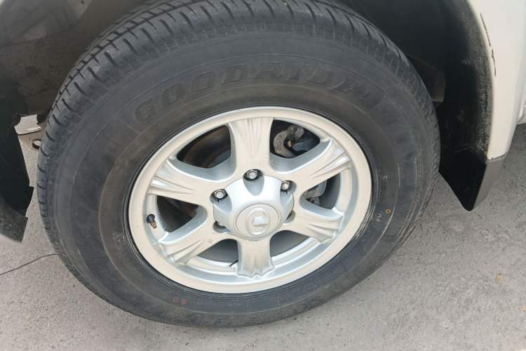 Used Great Wall Wingle 5 2017 2.4L European Version Gasoline Two-Wheel Drive Entry-Level Big Double Cab 4G69S4N
