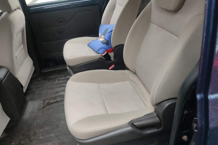 Used Wuling Rongguang V 2016 1.2L Standard Version
