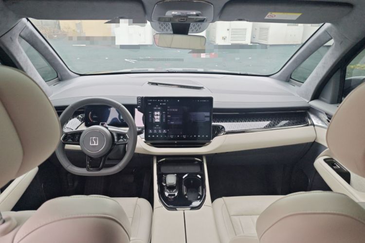 Used Zeekr 009 2022 Revised WE Version Center Console