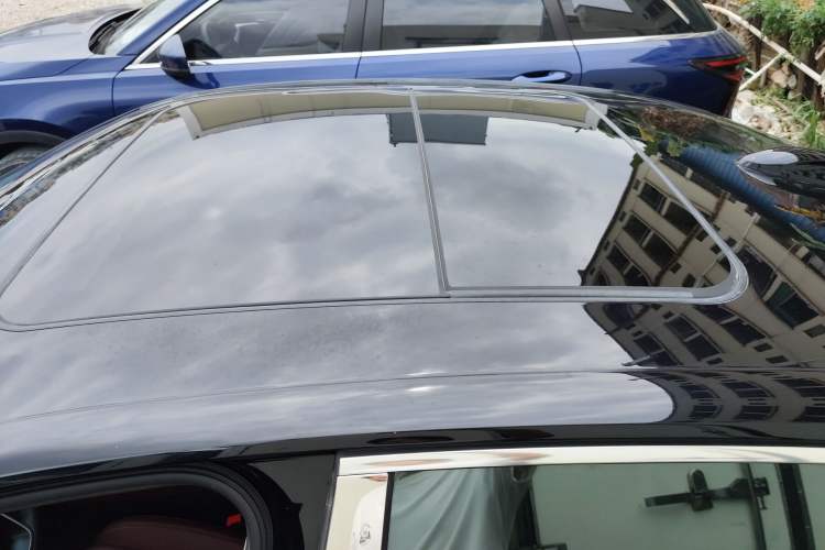 Used Hongqi H5 2023 2.0T Automatic Smart Connect Flagship Edition Roof