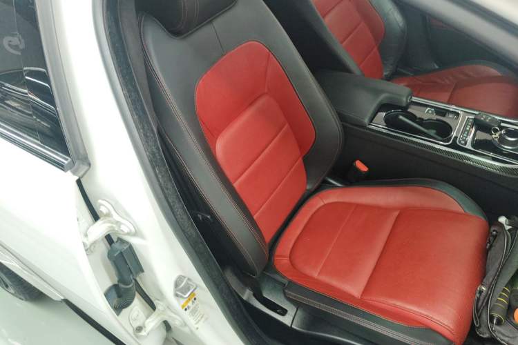 Used Jaguar XE 2015 2.0T 200 PS R-Sport