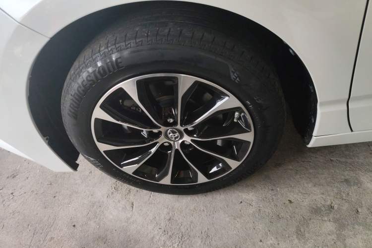 Used Toyota Avalon 2022 2.5L Luxury Edition Left Front Wheel Hub