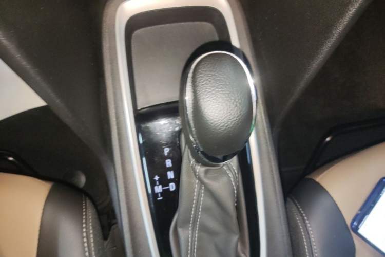 Used Chevrolet Monza 2021 320 Automatic Enjoyment Sunroof Edition Gear Lever